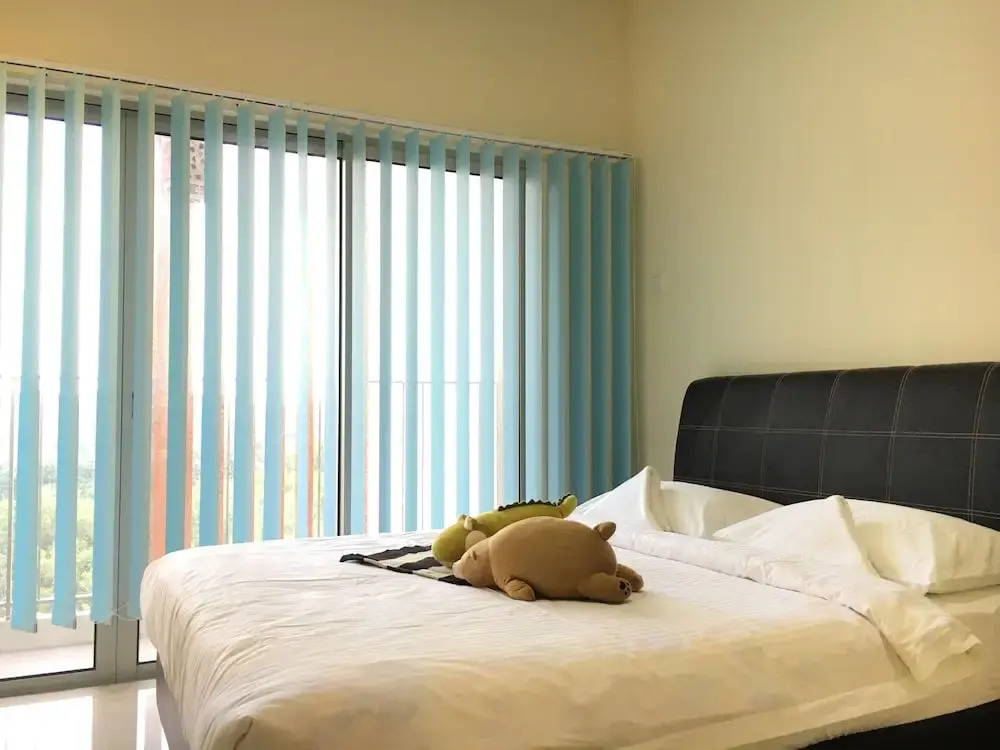 Suria Jelutong Cozy Studio by BeeStay