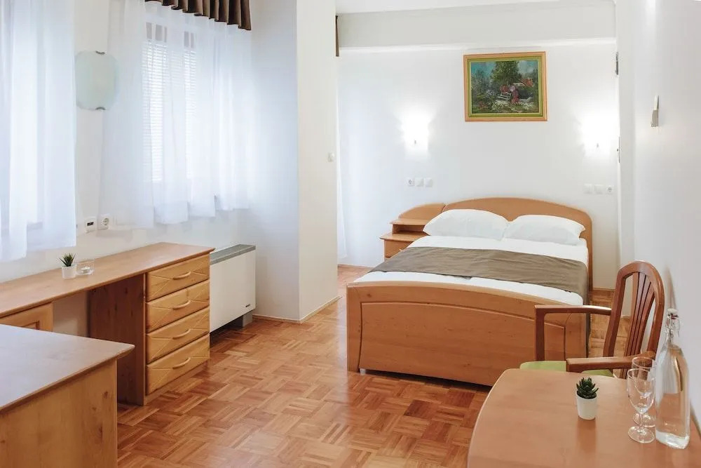 Rooms Reaktiv