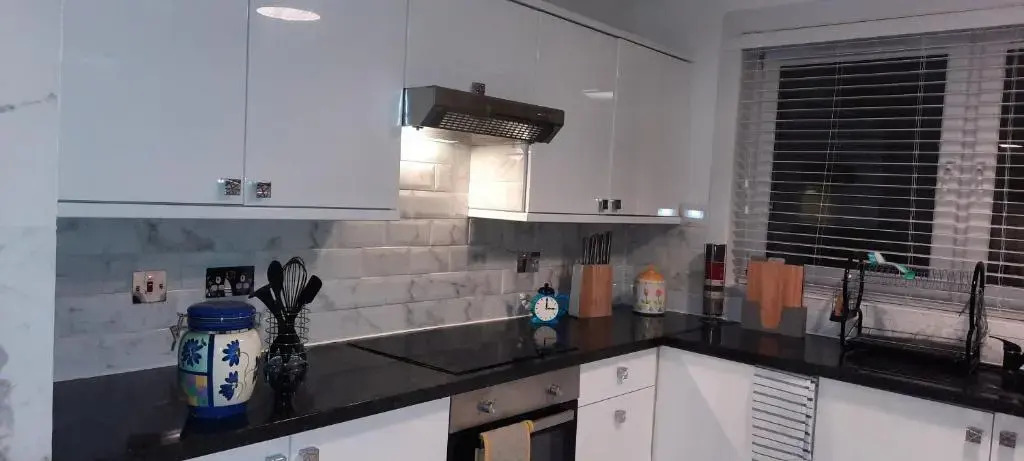 Prime Town Center, Modern, 2 Bedroom Apartment,Free Private Parking, WiFi