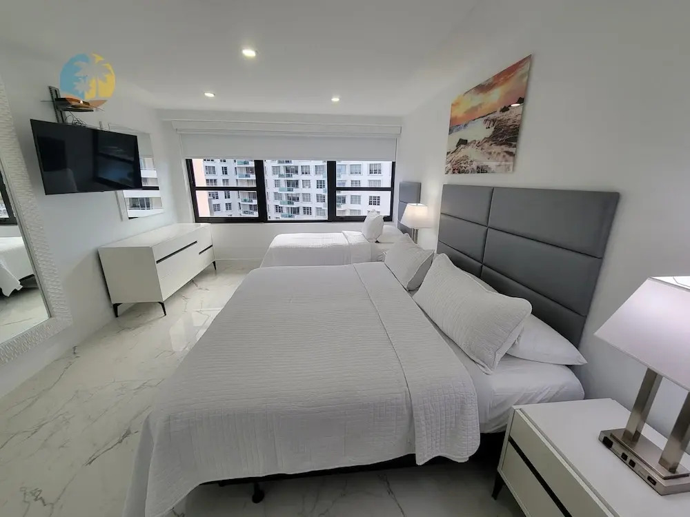 Alexander 1115 3 Bedroom Apts