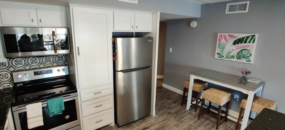 Beachfront Luxe Condo Saida 2 heated pools 2 Bedroom Home by RedAwning