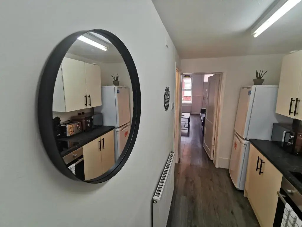 Cozy 2 Bed House - FREE Wifi and Parking - Anfield Liverpool Home