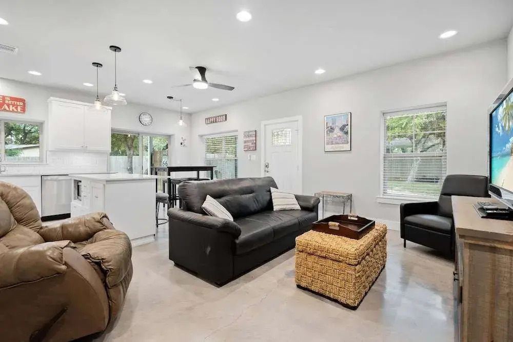 Peaceful Cottage w/ Grill Mins to Lake Travis