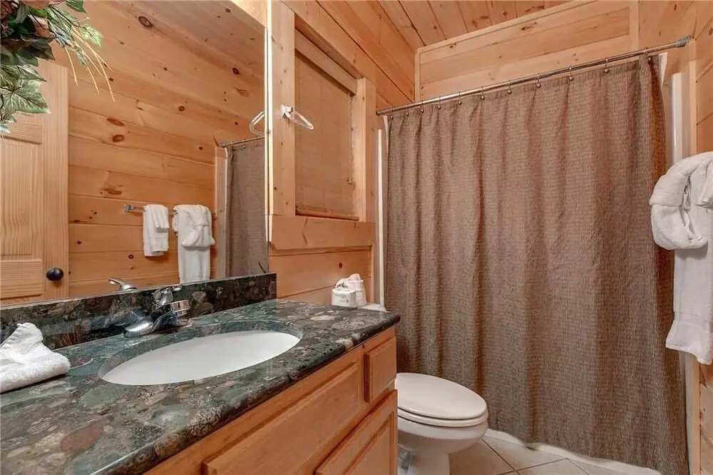 Destinys Lodge - Five Bedroom Cabin