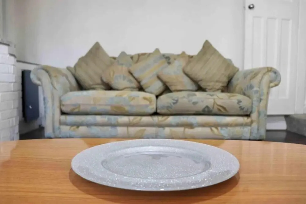 Cheerful 2 bedroom residential home