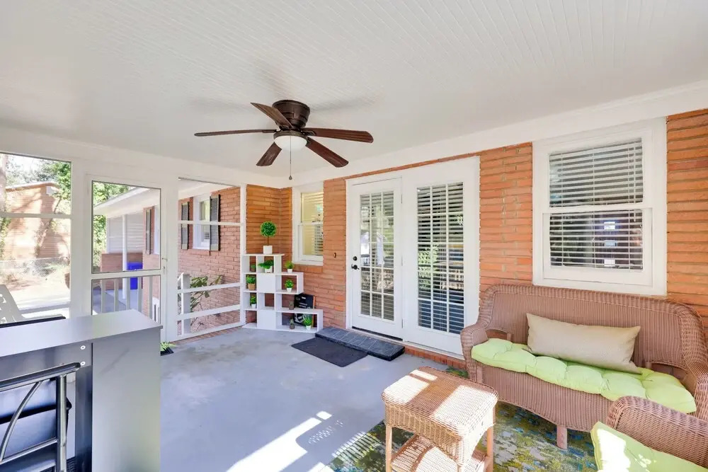 < 2 Mi to Ecu: Cozy Greenville Getaway w/ Porch!