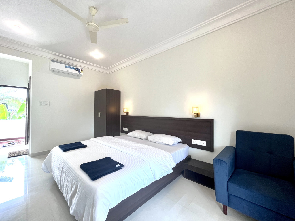 Morjim Sunset Hotel - 300 Meter to Morjim Beach with Pool & Kitchen Apartments