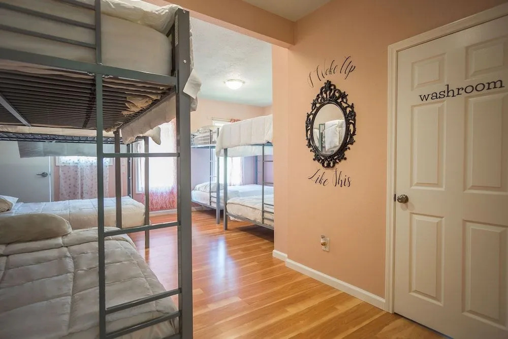Wanderstay Houston Hostel