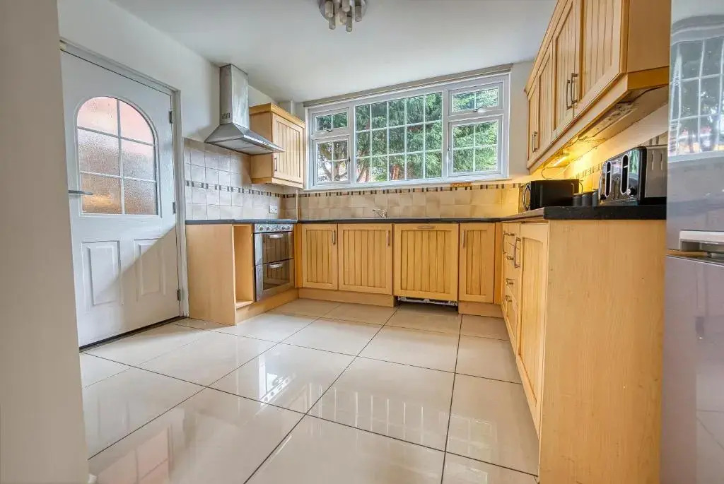 Elegant 5 Bedroom House in Nottingham