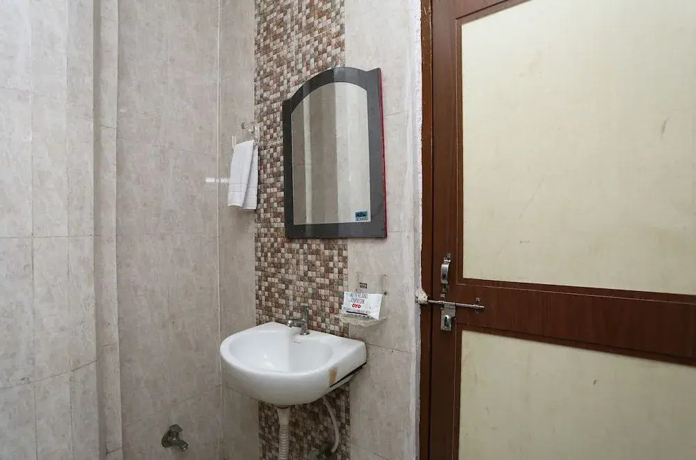 OYO 22665 Hotel Dev Shree