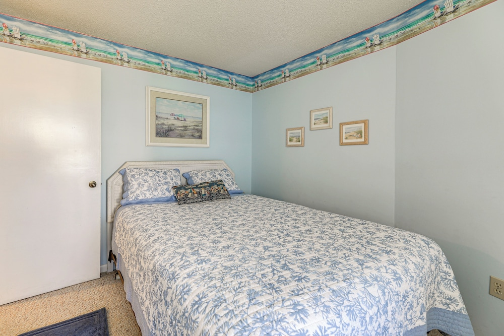 'the Lookout' Indian Beach Condo w/ Pool & Ocean