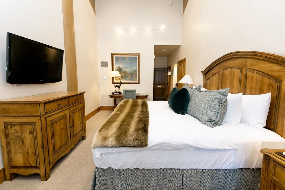 Bald Eagle Three Bedroom Suite in the Heart of Park City 3 Condo by RedAwning