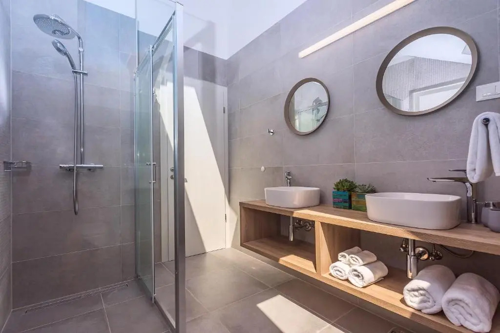 Villa Diva with 7 bedrooms, heated pool, sauna and fun zone, sea views