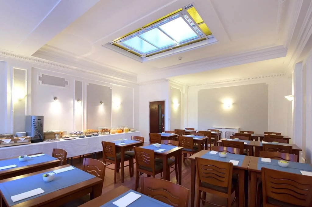 Astor Court Hotel