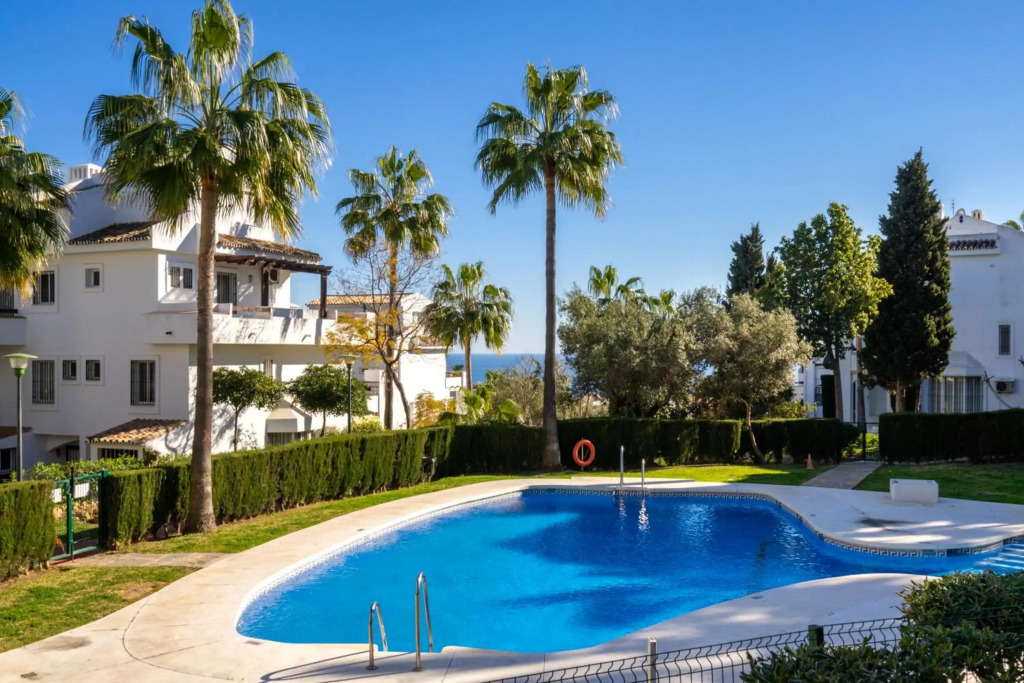 2BR Garden Apartment Albamar