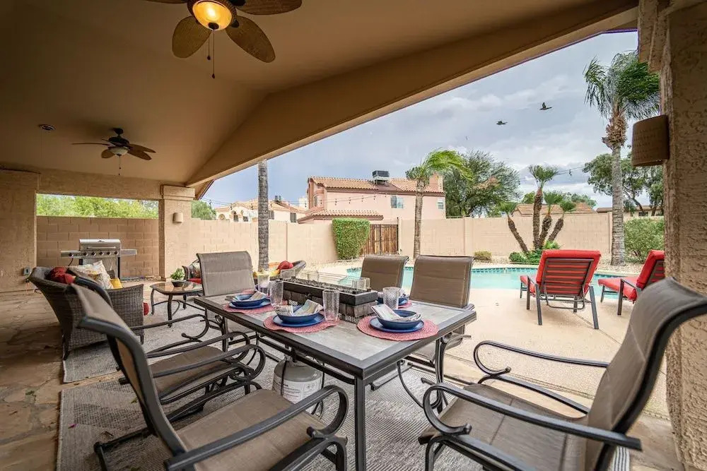 Monte Cristo Phoenix 4 Bedroom Home by RedAwning