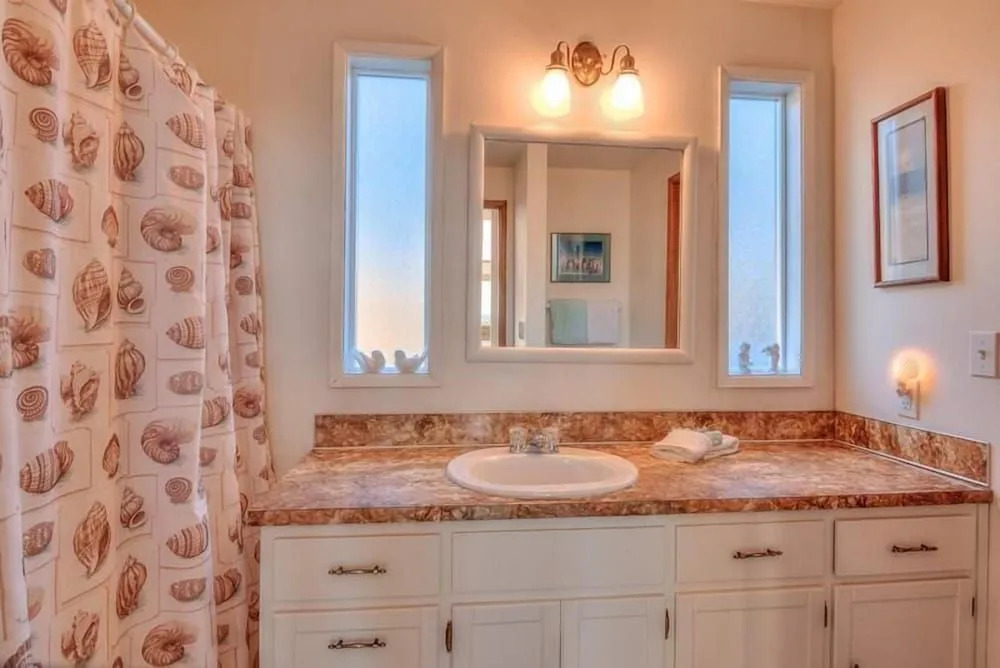 Ocean View and Clawfoot Tub - Charming Coastal Retreat