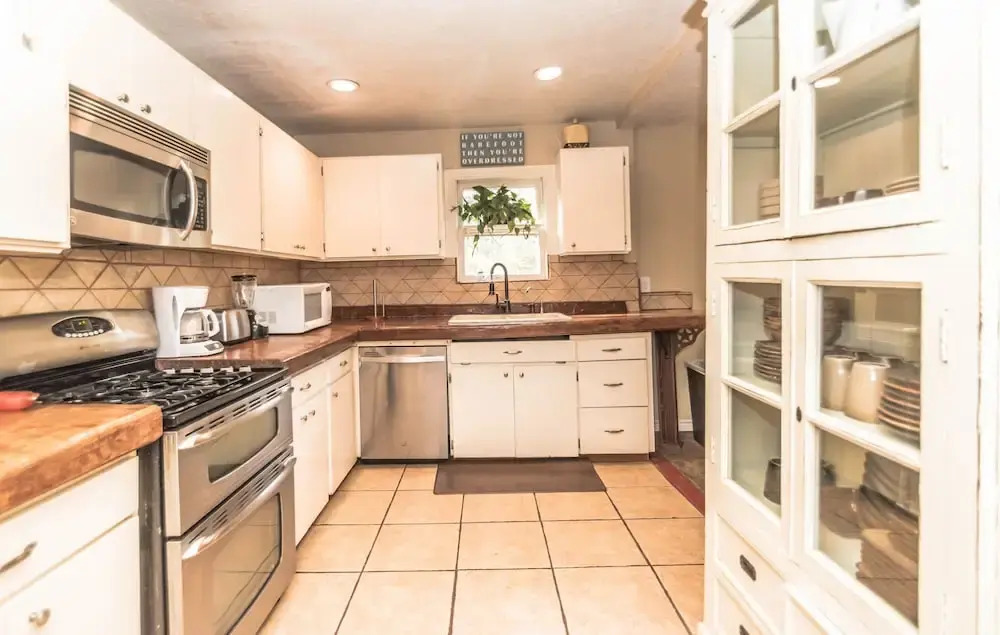 Geronimo Creek Retreat- Homestead Haus 3 Bedrooms 2 Bathrooms Cabin