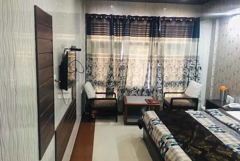 Collection O 28628 Hotel Himgiri Residency
