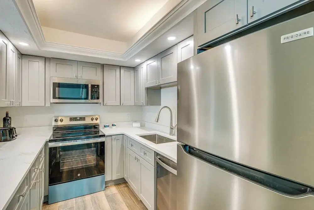 So Close to Coast: Walkable Fort Myers Beach Unit!