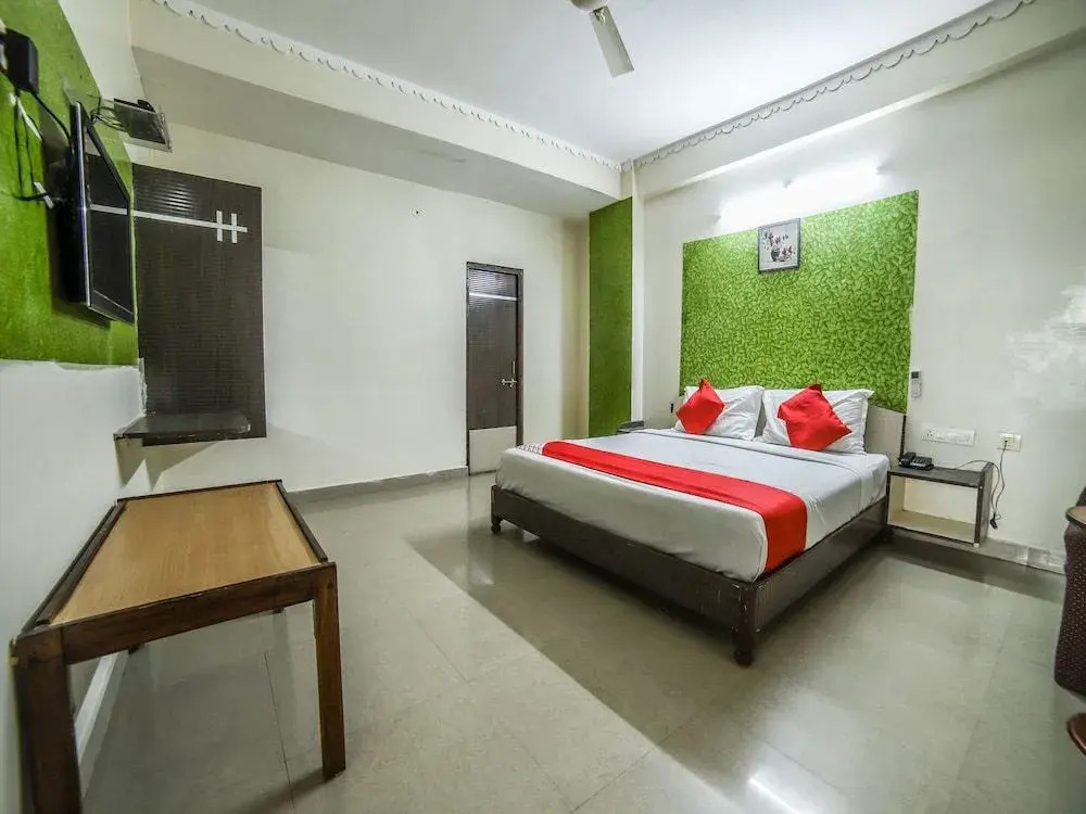OYO 14816 Hotel Omni