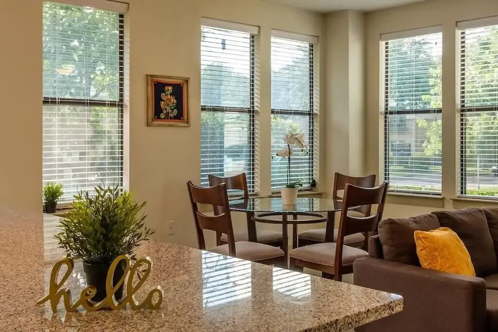 Bright Apartments by Frontdesk