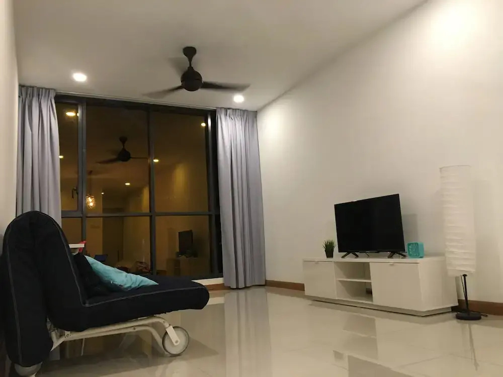 Lily and Loft - KL Gateway Bangsar LRT, WIFI, Netflix