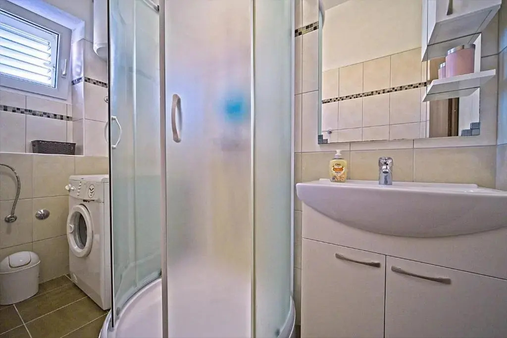 Apartment Pavo-80m from beach