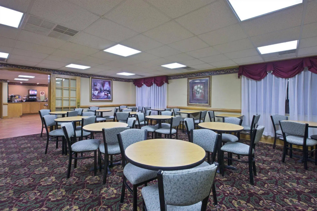 Country Inn & Suites by Radisson, Williamsburg East Busch Gardens , VA