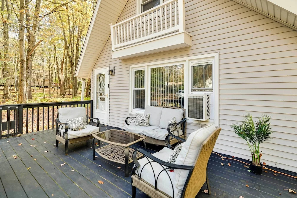 Pet-Friendly Cabin in Pocono Lake