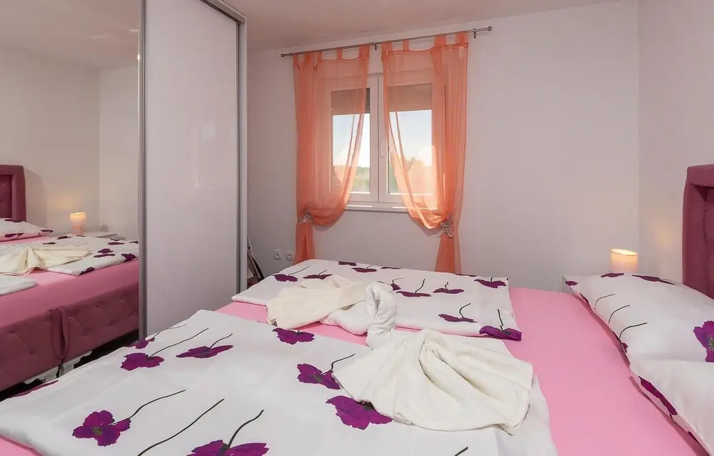 Awesome Apartment in Porec With Wifi and 2 Bedrooms