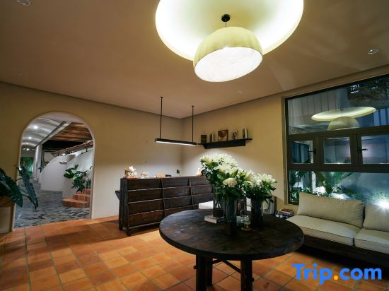 MOONLIGHT Homestay & Hotel
