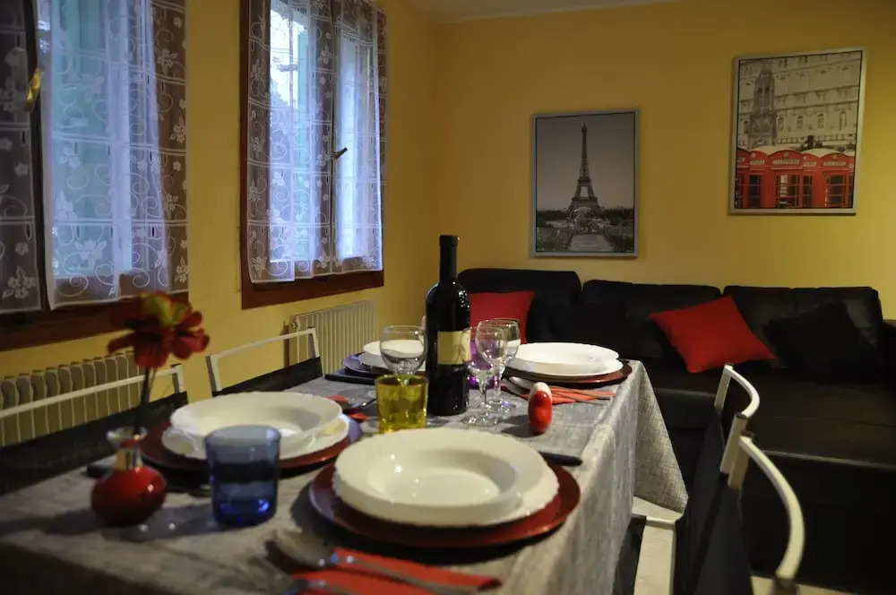 Cheerful Apartment with Cosy Garden