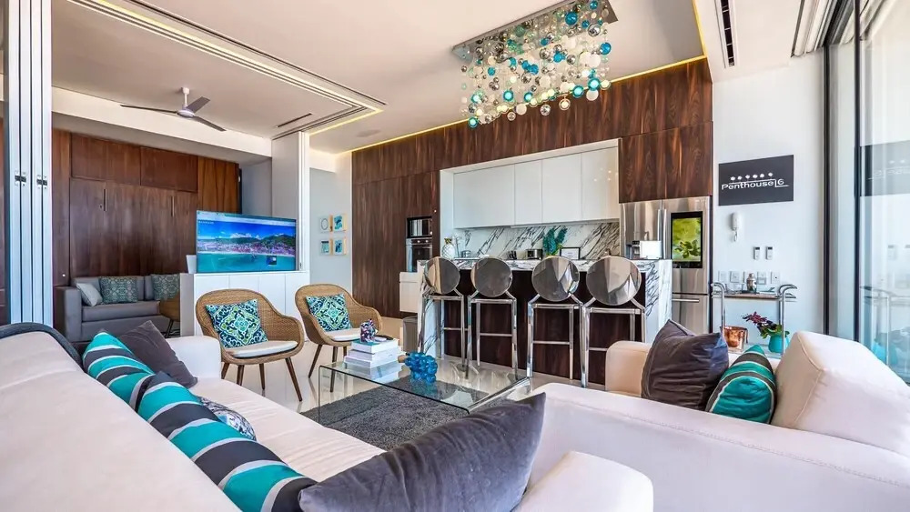 Pier 57-706 Spectacular Penthouse Romantic Zone Ocean Views