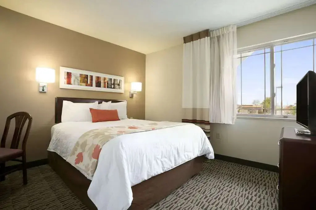 Hawthorn Suites by Wyndham Chicago Schaumburg