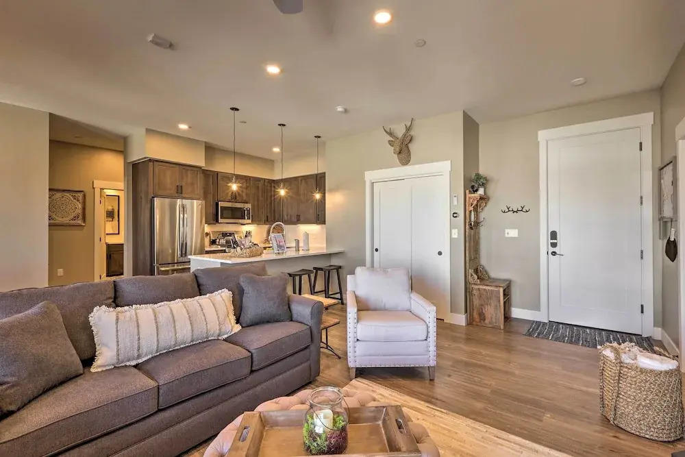 Hike & Bike! Mtn-view Condo 1 Block to Main St