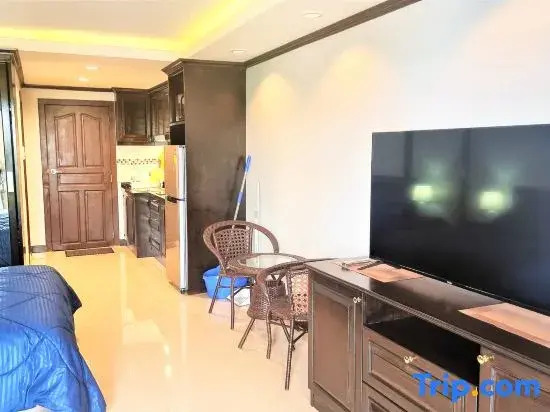 Cozy Studio with Pool View in Vibrant Jomtien
