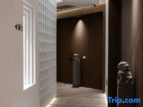 L · Chenxin Hotel (Chongqing Shapingba Three Gorges Plaza)