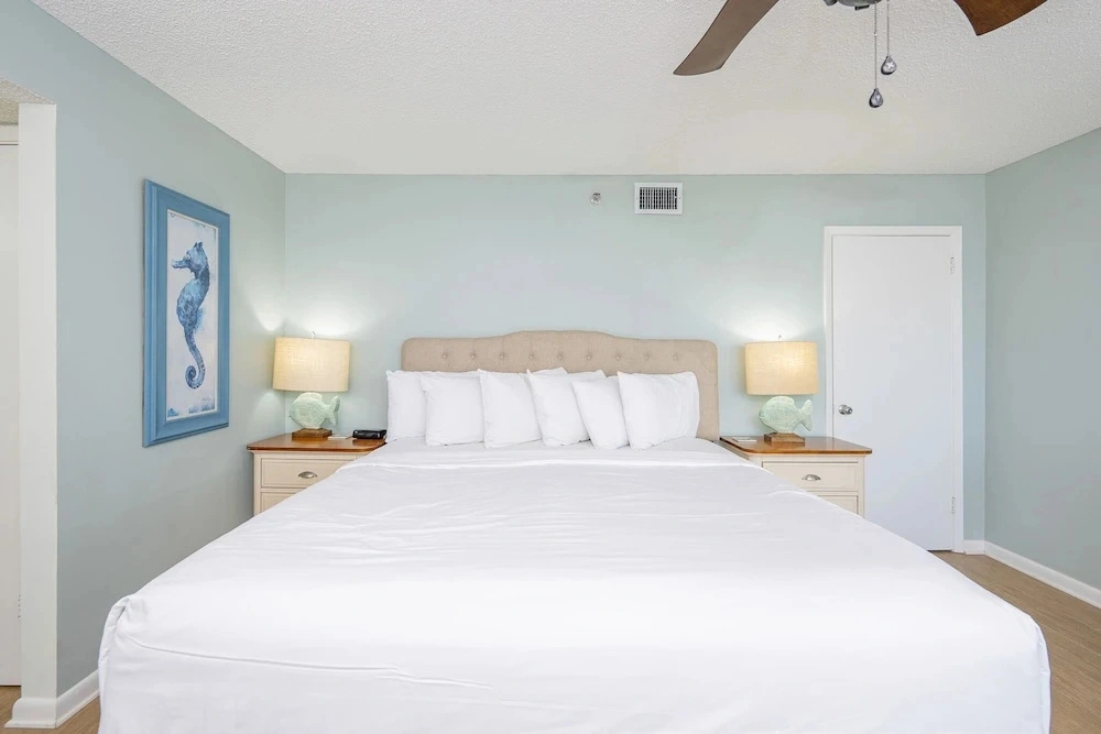 Phoenix East 1011 3 Bedroom Condo