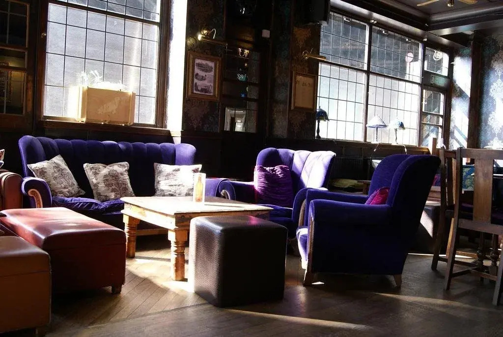 The Walrus Bar and Hostel