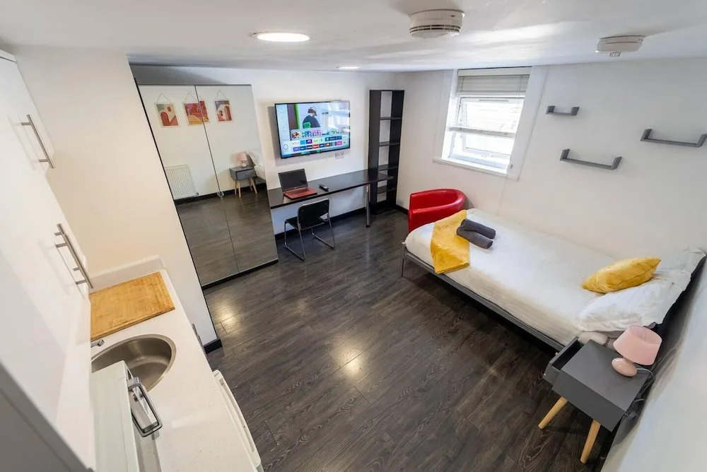Modern Studio Available Close to the City