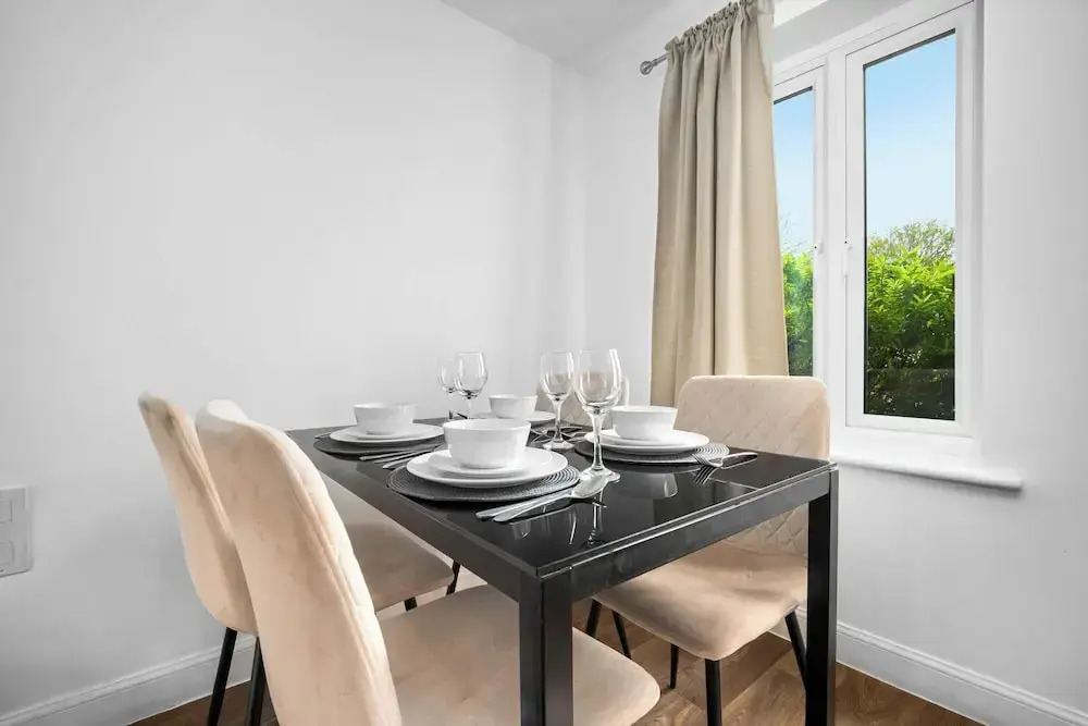 Spacious 4-bed House in Leicester/free Parking