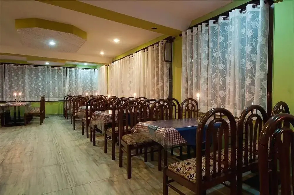 OYO 10752 Hotel Sitara International