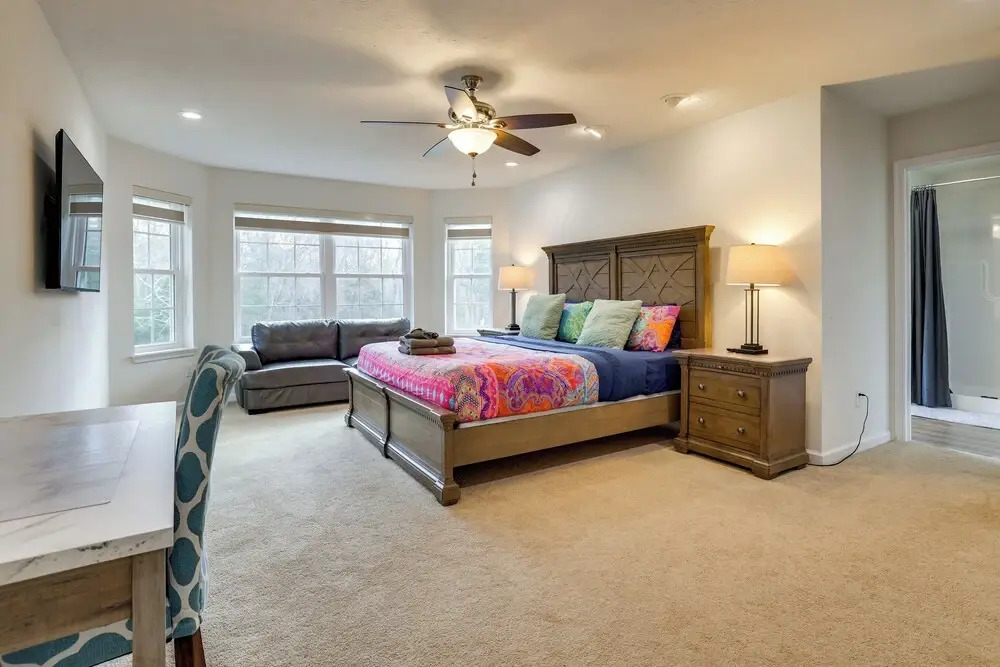 Hot Tub + Lake Access: Spacious Tobyhanna Home