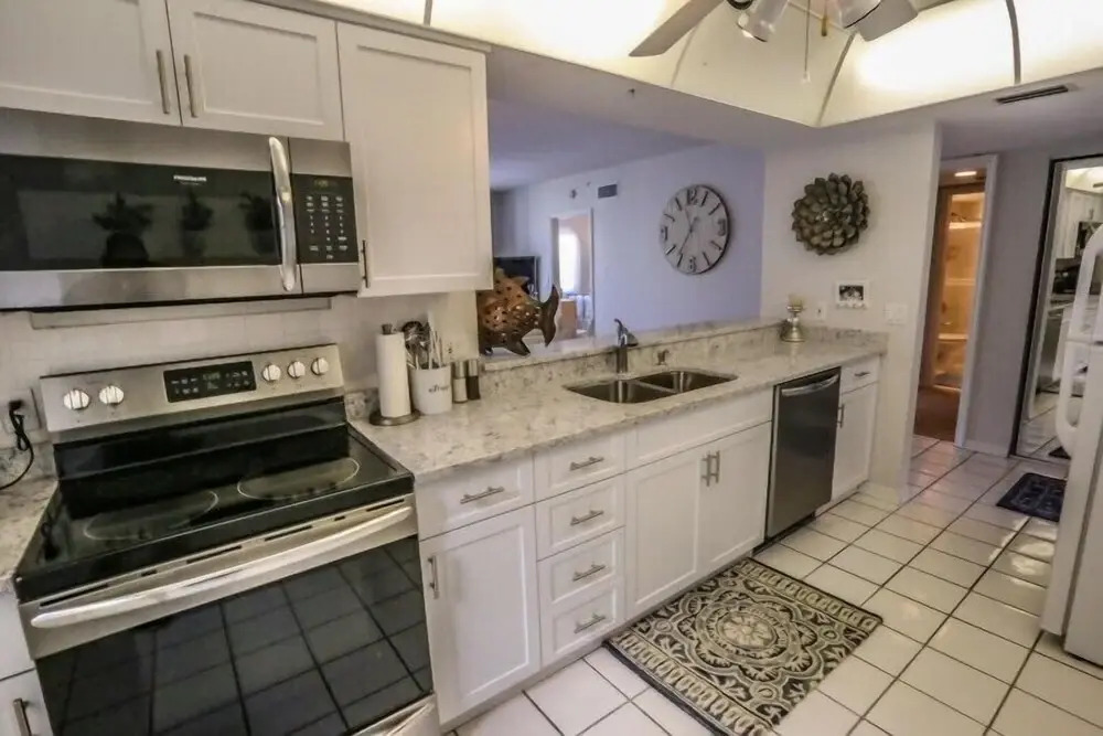 Hibiscus Point 821