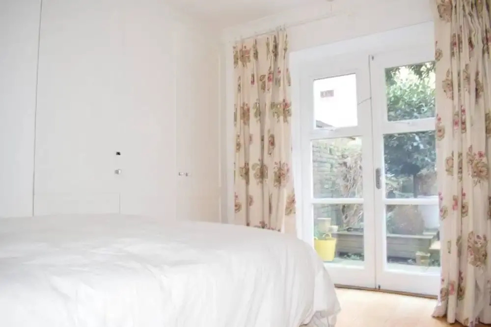 Shepherd's Bush 2 Bedroom Flat With Garden