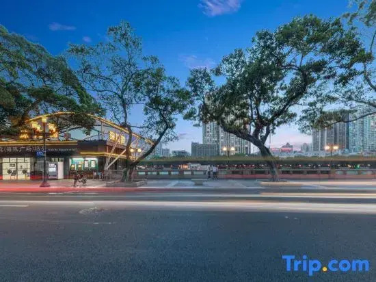 Yimi Apartment (Guangzhou 13 Hangyi De Road Subway Station)