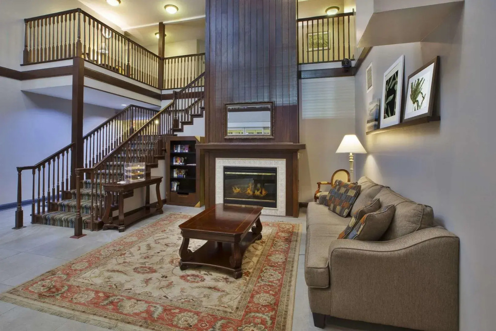 Country Inn & Suites by Radisson, Big Rapids, MI