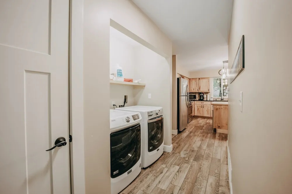 Snowline Cabin #69 - An Elegant Country Home! Sleeps 8