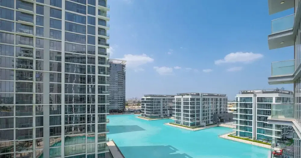 LUX | 2BR Lagoon View – District One, 10–15 min Burj Khalifa